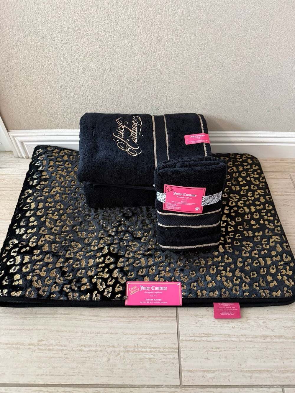 Juicy Couture Towel Set And Accent Runner Black Gold